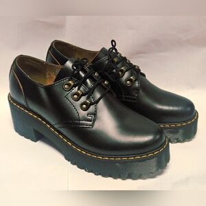 Dr. Martens Women 8 black Platform Lug Sole shoes Leona Leather